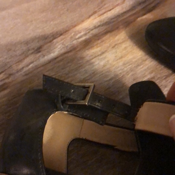 Pebbled leather, cut out, buckle shoe by Clarkes - Picture 4 of 7